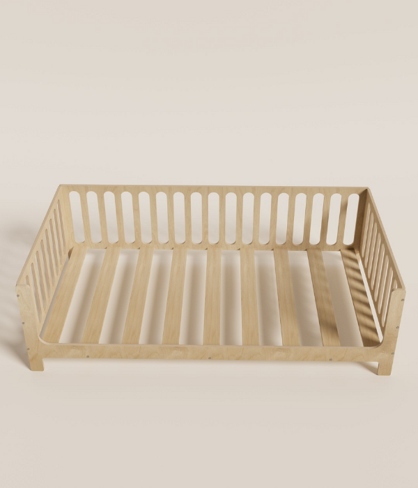 Cama Montessori de abedul natural con patas elevadas para niños pequeños, diseñada para ofrecer seguridad e independencia