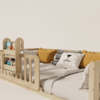 Cama Montessori para niños pequeños con estante de almacenamiento