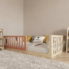 Letto a terra minimalista Montessori rosa nella stanza del bambino